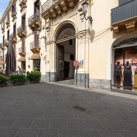 La Regina Del Duomo Centro Guest house